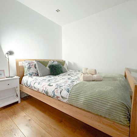 Chic 3 Bedroom Flat With Private Terrace In Holloway Near Finsbury Park Londres Exterior foto