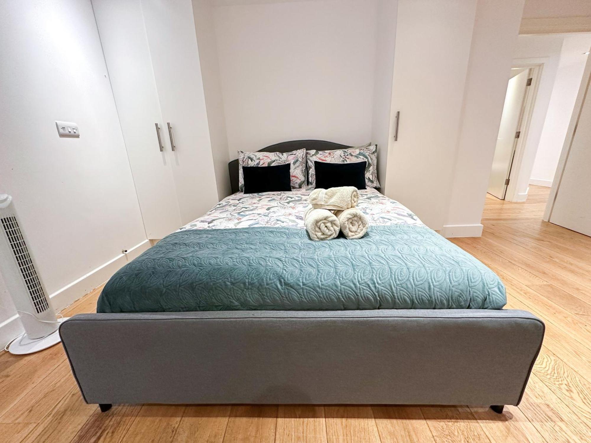 Chic 3 Bedroom Flat With Private Terrace In Holloway Near Finsbury Park Londres Exterior foto